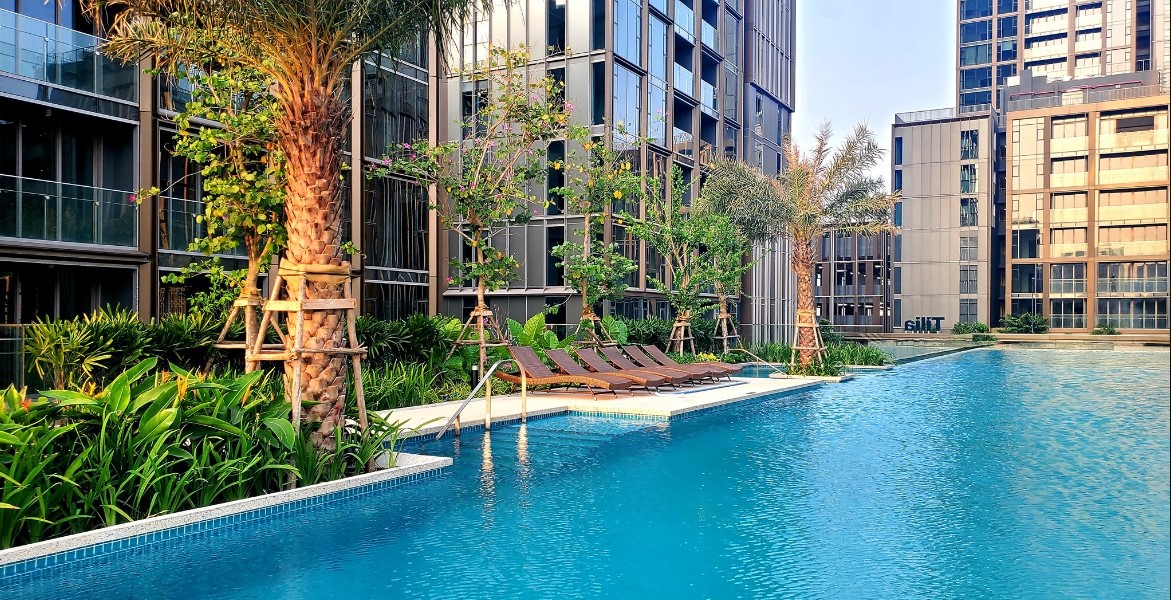 Ảnh thực tế hồ bơi và cảnh quan Tilia · Empire City